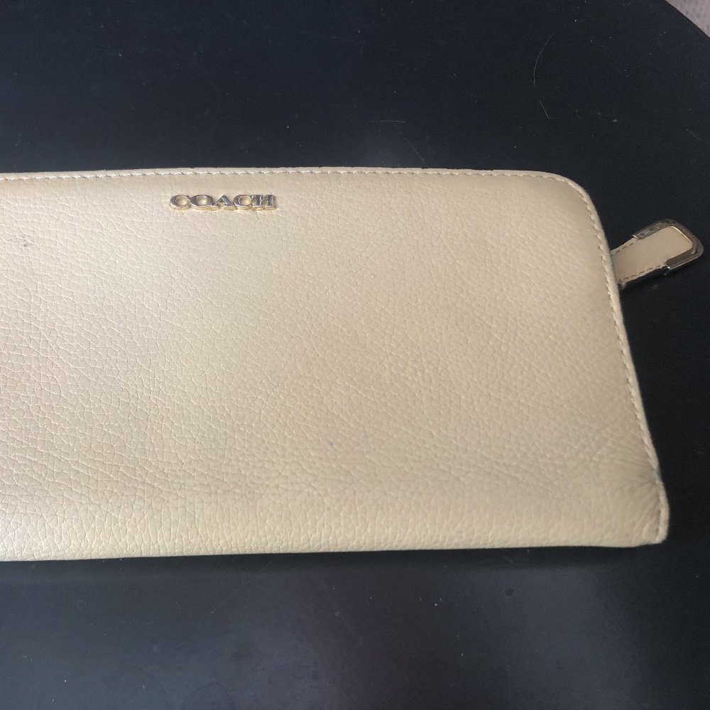 Coach Wallet Cream / Tan Pebble Leather
